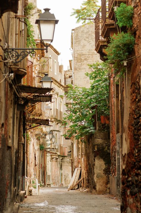 Catane, la Sicile côté volcan Manifesting Life, Life Abroad, Catania, Italian Style, Travel Aesthetic, Travel Experience, Sicily, Life Is Good, Beautiful Places