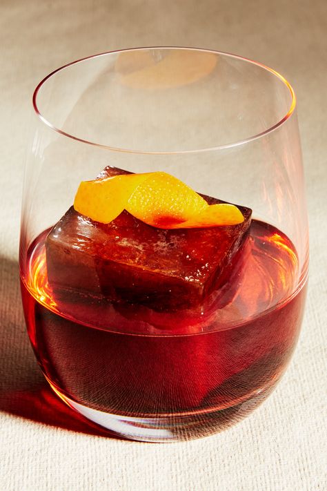 You’ll stir this cocktail with a coffee ice cube, then serve it with another, which will slowly dilute and subtly impart smart coffee flavors with each sip. As with any simple drink—and this is a deceptively simple one—the choice of which gin and which vermouth is very much part of the fun, as well as the ratios in which you intend to blend them. Easy Coffee Cake, Simple Brunch, Negroni Recipe, Coffee Cake Recipes Easy, Chemex Coffee, Brunch Cake, Coffee Ice Cubes, Coffee Cake Recipe, Coffee Ice