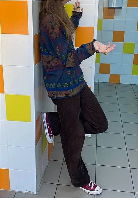 sweater, painted sweater, dark, blue, brown, converse, burgundy converse, vintage, grunge, aesthetic, style, ootd, outfit, jewelry, women fashion, male fashion, woman, man, female, male, alternative style, outfits, outfit, ootd ideas, autumn, outfit inspo, outfit 2023, outfit ideas, alternative, aesthetic, witchcore, boho, fairycore, earth core, naturecore, adventurecore, apocalypsecore, vibe, teen, teenager, university outfit, school outfit, atmosphere, fit, scene, fall, cozy, comfy, easy Burgundy Converse Outfit, Brown Converse Outfit, Outfit Ideas Alternative, Alternative Style Outfits, Painted Sweater, Vintage Grunge Aesthetic, Burgundy Converse, Earth Core, Yellow Tiles