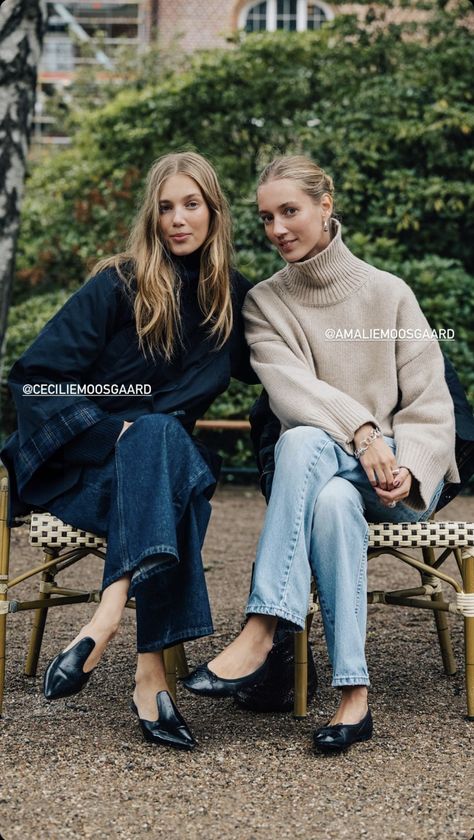 Have A Nice Afternoon, Twins Sisters, Weekend Mood, Scandinavian Fashion, Mode Inspo, Good Afternoon, 가을 패션, Clothing Ideas, French Fashion