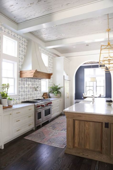 patterned tile in kitchen - Old SeaGrove Homes Modern Spanish Kitchen, Modern Farmhouse Kitchen Backsplash, Dapur Rustic, Spanish Kitchen, Farmhouse Kitchen Backsplash, Model Dapur, Kitchen Ikea, Interior Dapur, Herringbone Backsplash