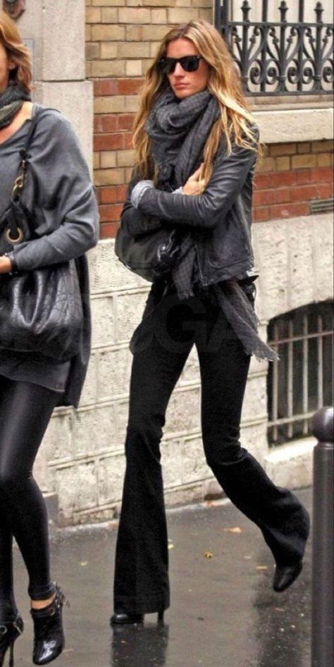 90s Models Off Duty, Gisele Bundchen Style, Model Off Duty Outfits, Off Duty Outfits, Models Off Duty Style, 90s Model, Gisele Bündchen, Model Outfits, Gisele Bundchen