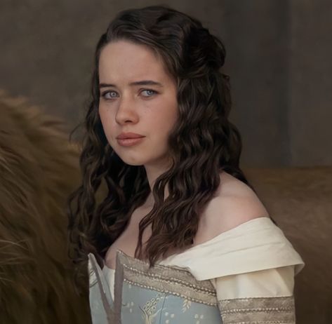 Susan Chronicles Of Narnia, Susan Narnia Aesthetic, Susan Pevensie Icons, Anna Popplewell Reign, Chronicles Of Narnia Susan, Susan Pevensie Aesthetic, Susan From Narnia, Susan Narnia, Period Drama Aesthetic