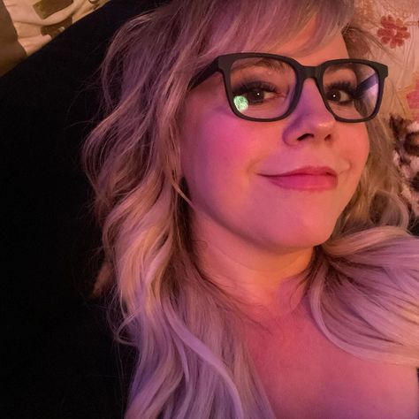 43.1k Likes, 454 Comments - @kirstenvangsness on Instagram: “The wonder @karendavidofficial told @baxterblue_ about me and they sent me these cool blue light…” Blue Hair Tv Girl, Kirsten Vangsness, Penelope Garcia, Shes Perfect, Crimal Minds, Pretty Eyes, R C, Baddie Hairstyles, Blue Light