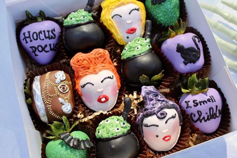 Hocus Pocus Chocolate Strawberries, Hocus Pocus Strawberries, Disney Strawberries, Hocus Pocus Treats, Halloween Strawberries, Halloween Chocolate Covered Strawberries, Strawberry Boxes, Strawberries Ideas, Fall Yummies