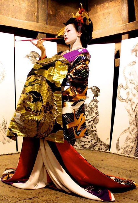 A woman dressed as an oiran at a kimono photography experience. Oiran Kimono, Kimono Photography, Geisha Fashion, Kimono Ideas, Pretty Kimono, Pretty Kimonos, Japanese Traditional Clothing, Traditional Japanese Kimono, Fashion Moodboard