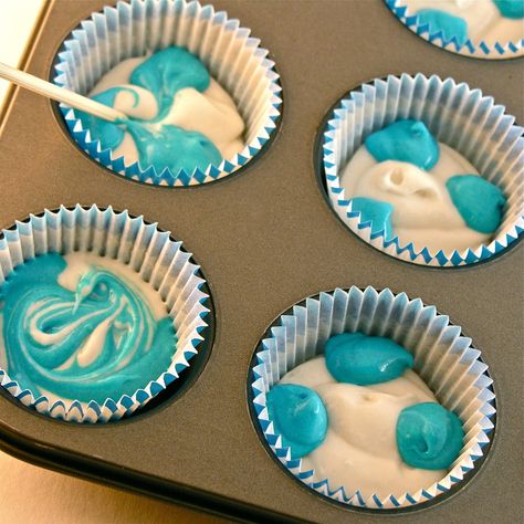 easy to do colorful cupcake swirls - mix and match with any colors. Blue Theme Food Ideas, Marble Cupcakes, Dragon Birthday, Cupcake Ideas, Köstliche Desserts, Sweets Treats, Healthy Dessert, Cupcake Recipes, Let Them Eat Cake