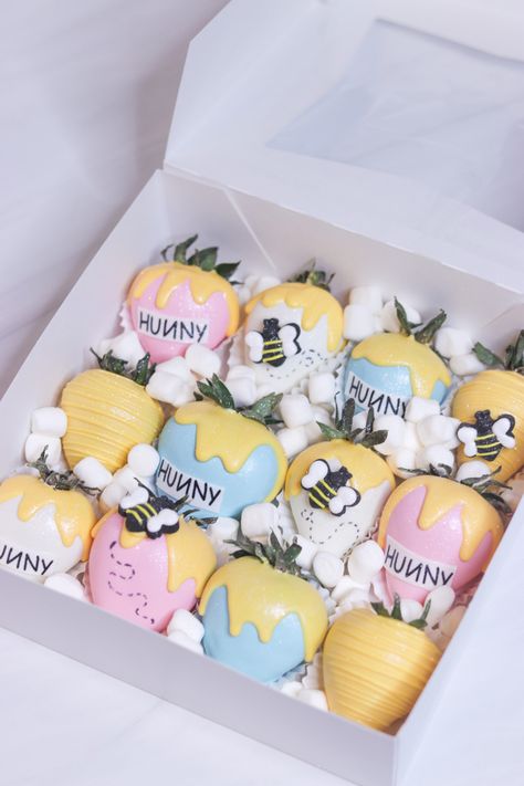 Winnie The Pooh Chocolate Covered Strawberries, Winnie The Pooh Breakable Heart, Winnie The Pooh Gender Reveal Treats, Winnie The Pooh Chocolate Strawberries, Winnie The Pooh Strawberries, Gender Reveal Strawberries, Girly Baby Shower Themes, Bake Sell, Winnie Phoo