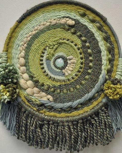 Green Weaving, Circular Weaving Loom, Nature Weaving, فن النسيج, Hattiesburg Mississippi, Art Yarn Weaving, Diy Moss, Circular Weaving, Woven Wall Decor