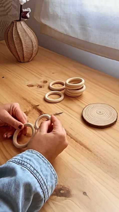 Diy Wooden Ring, Koti Diy, Pola Macrame, Boho Crafts Diy, Diy Boho Decor, Craft Room Decor, Diy Candle, Diy Dollar Store Crafts, Diy Crafts Room Decor