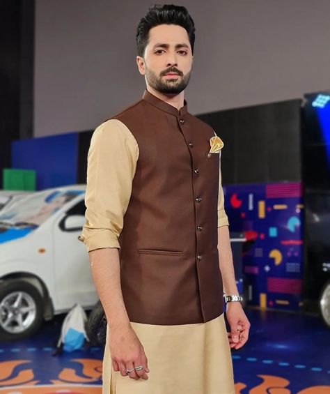 Kurta Pajama With Nehru Jacket, Tunisha Sharma, Wedding Kurta, Formal Dresses For Men, Best Couple Pictures, Mens Hairstyles With Beard, Mehndi Dress, Mens Smart Casual Outfits, Black Waistcoat