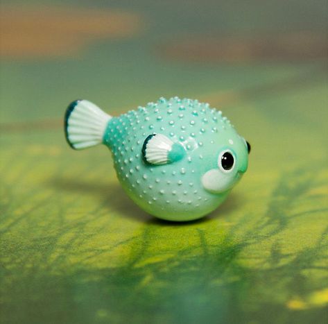 Polymer Clay Puffer Fish, Puffer Fish Pottery, Sea Animal Clay Sculpture, Clay Puffer Fish, Polymer Clay Sea Creatures, Puffer Fish Craft, Clay Fish Sculpture, Clay Sea Creatures, Fish Polymer Clay