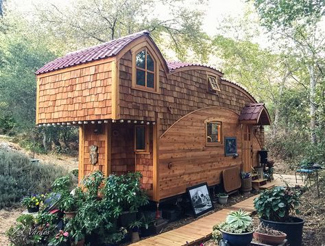 Tiny Mobile House, Wohne Im Tiny House, Tiny House Blog, Tiny House Builders, Tiny House Inspiration, Portable House, Small Room Design, Tiny House Cabin, Tiny House Living