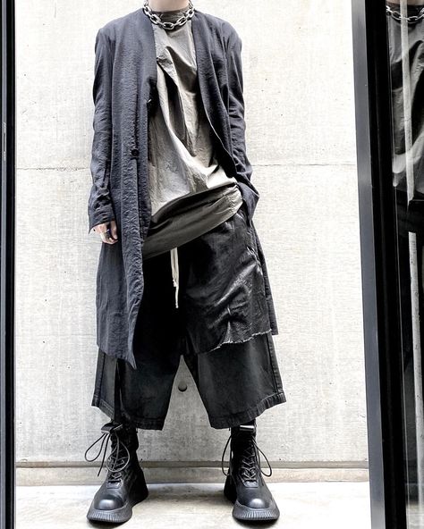 Balenciaga Outfit, Industrial Fashion, Man Wear, Underground Clothing, Mosaic Birds, Layering Outfits, Fashion Victim, Yohji Yamamoto, Dark Fashion