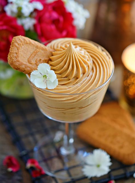 Two Ingredient Lotus Biscoff Mousse Biscoff Mousse, Biscoff Recipes, Tiramisu Dessert, Eggless Desserts, Two Ingredient, Coconut Pudding, Mousse Dessert, Make Ahead Desserts, Lotus Biscoff