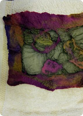 lemmemakeit: Nuno Felting Nuno Felting Tutorial, Felted Clothing, Felting Tutorial, Felt Fashion, Crow's Nest, Scarf Tutorial, Nuno Felt Scarf, Wet Felt, Felting Tutorials