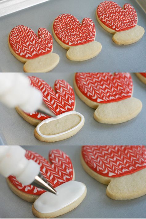 Mitten Cookies, Holiday Cookies Decorated, Festive Holiday Desserts, Flooding Cookies, Winter Cookie, Sugar Cookie Designs, Gateaux Cake, Xmas Cookies, Fancy Cookies