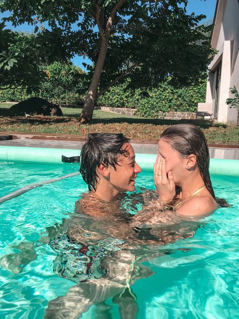 Pool Poses With Boyfriend, Pool Pics With Boyfriend, Pool Pictures With Boyfriend, Things To Do With Your Boyfriend, Pool Poses, Pool Picture, Teenage Love, Pics Ideas, Summer Pool