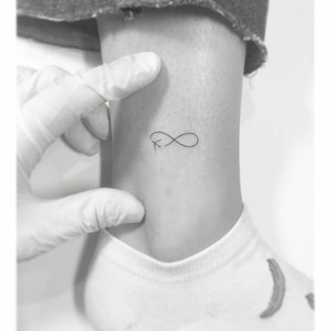 Minimalist infinity symbol tattoo on the ankle. Travel Tattoo Small, Infinity Symbol Tattoo, Tattoo Tiny, Diy Travel Journal, Disney Tattoo, Tattoo Travel, Symbol Tattoos, Tattoo Small, Disney Tattoos