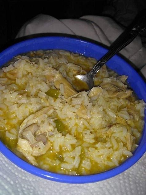 Family Recipes - Boil chicken in rice 😋 Chicken thighs... | Facebook Chicken In Rice, Boiled Chicken And Rice, Boil Chicken, Chicken And Rice Recipe, Chicken And Rice Dishes, Easy Chicken And Rice, Pepper Seasoning, Chicken And Brown Rice, Minute Rice