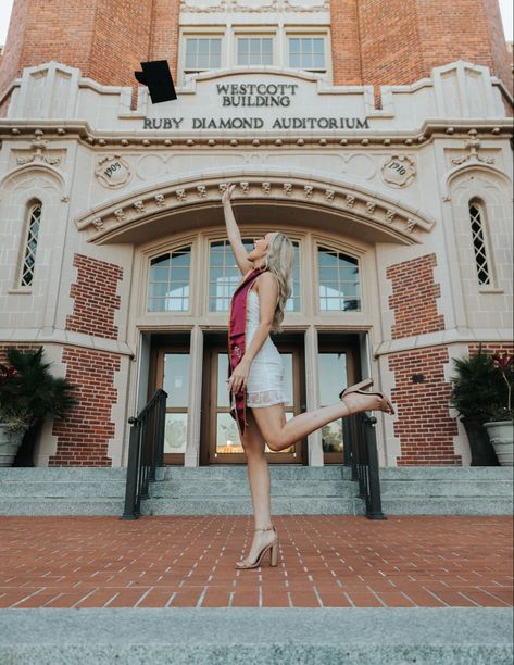 Fsu Grad Photos, Fsu Graduation Pictures, Fsu Graduation, Grad Poses, Graduation Pic Ideas, Graduation Pic, College Graduation Photos, Board Pictures, Grad Pic