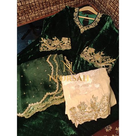 Pakistan Suits, Embroided Dresses, Marriage Suits, Velvet Suit Design, Embroidered Suits, Embroidery Fashion Detail, Velvet Dress Designs, Lehenga Designs Simple, Velvet Set