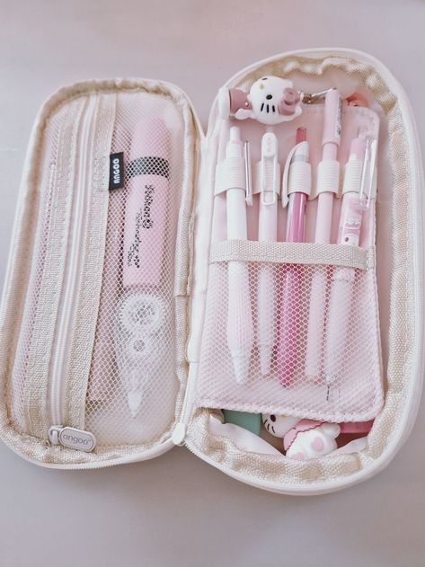 Cute School Pencil Cases, Pencil Case Inside, Cute Pencil Cases, Pencil Case Pink, Pink Pencil Case, Romanticize School, Cute Pencil Pouches, Pink Academia, Pretty School Supplies