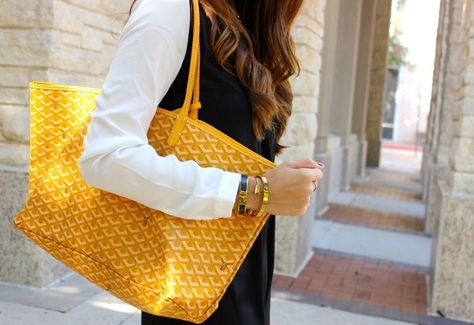 Yellow Goyard Tote Yellow Goyard, Tote Bag University, Tote Bag School, University Bag, Goyard Tote, Tote Bags For School, School Tote, Tote Outfit, Goyard Bag