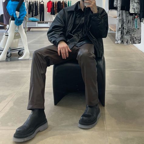 Tire boot bottega veneta chelsea boot bottega tire boot leather on leather on leather #bottegaveneta Bottega Veneta Tire Boots Outfit, Bottega Boots Outfit, Mens Boots Outfits, Bottega Veneta Tire Boots, Lug Boots Outfit, Bottega Boots, Bottega Veneta Boots, Boots Outfit Men, Boots Outfits