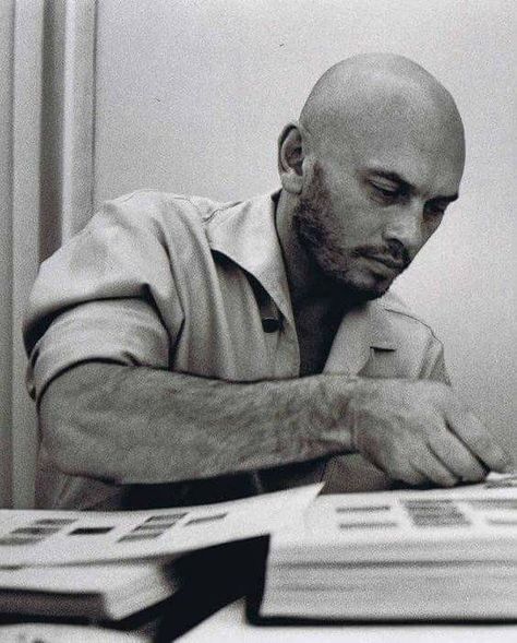 A scruffy bearded Yul Brenner-----hands down best photo I have ever seen of him... Yul Brynner, Deborah Kerr, Bald Man, Hollywood Men, I Love Cinema, Travis Fimmel, Bald Men, Famous Faces, Hollywood Stars