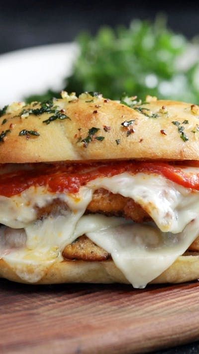 Recipe with video instructions: OMG, a warm, gooey, flavorful chicken parmesan on freshly baked bread! HEAVEN! Ingredients: 1 pound refrigerated pizza dough, room temperature, 1/4 cup... Sandwich Alternatives, Cheesy Chicken Parmesan, Parmesan Sandwich, Chicken Parmesan Sandwich, Resep Sandwich, Resep Pizza, Freshly Baked Bread, Chicken Parm, Baked Bread