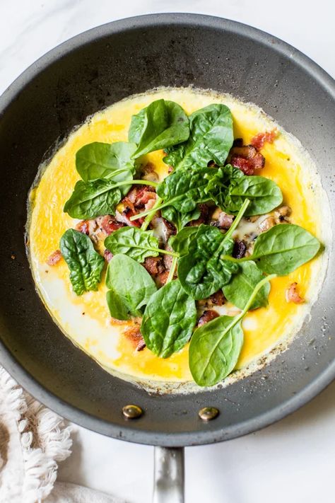 Spinach and Mushroomo Omelet Wrap-2 Tortilla Breakfast Wrap, Omelet Wrap, Skinnytaste Breakfast, Tortilla Breakfast, Spinach Wrap, Omlet Recipes, Egg Tortilla, Breakfast Tortilla, Breakfast Wrap