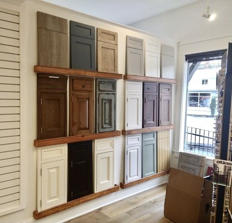 Cabinet Door Display Showroom, Kitchen Showroom Display, Kitchen Cabinet Display, Kitchen Cabinets Showroom, Construction Office, Design Center Showroom, Kitchen Design Showrooms, Cabinet Door Designs, Showroom Ideas