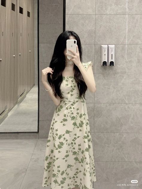 Western Long Dresses, Simple Style Outfits, Clean Fashion, Elegant Dresses Classy, Everyday Fashion Outfits, Korean Fashion Dress, Stylish Party Dresses, Classy Casual Outfits, Casual Chic Outfit