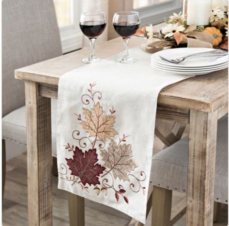 Fall Leaves Table Runner, Leaves Table Runner, Table Runner Diy, Autumn Home Decor, Quilted Table Runners Patterns, Fall Table Runners, Candle Mat, Table Runner Pattern, Harvest Decorations