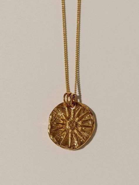 Ancient Greek Jewelry, Applied Art, Necklace Ideas, Golden Necklace, Magical Jewelry, Gold Sun, Greek Jewelry, Medallion Necklace, Dream Nails