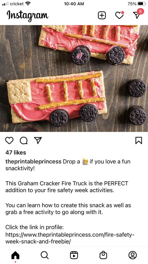 Fire Truck Graham Cracker Snack, Graham Cracker Fire Truck, Community Helper Snacks, Fire Safety Snacks For Preschoolers, Community Helpers Preschool Art Crafts, Fire Truck Activities, Graham Cracker Snacks, Fire Safety Preschool Crafts, Safety Preschool