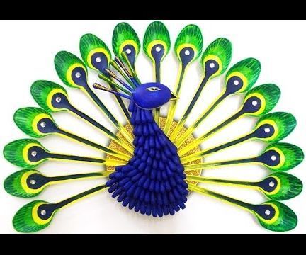 DIY Room Decor : How to Make a Peacock from Plastic Spoon Plastic Spoon Art, Plastic Spoon Crafts, Moms 60th, Spoon Craft, Peacock Crafts, Spoon Crafts, Spoon Art, Diy Wand, How To Make Origami