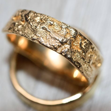 "This rustic tree bark textured wedding ring was cast from real bark giving the ring a naturally organic and rough detail. The inside surface of the ring is polished smooth. The bark ring is available in 14K white gold, yellow gold or rose gold. Made to order, this ring is my original design and ships in 1 to 2 weeks. Sizes 6 to 13. Please don't hesitate to contact me with any questions, because I want you to love this ring! Handmade in the USA 🇺🇸 I take a lot of pride in my work and I know ho Mens Tree, Organic Engagement Rings, Textured Wedding Ring, Nature Wedding Band, Bark Ring, Mens Wedding Bands Unique, Ring Man, Nature Inspired Rings, Metal Clay Jewelry