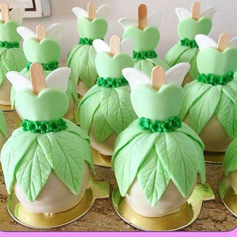 Tinkerbell Birthday Cakes, Tiana Party, Tinkerbell Party Theme, Tinkerbell Birthday, Tinkerbell Cake, Peter Pan Party, Chocolate Covered Apples, Princesa Tiana, Fairy Cosplay