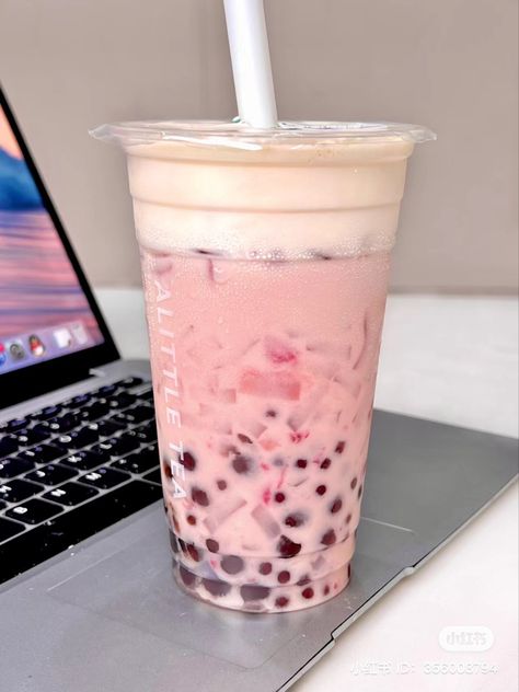 Boba Tea Recipe, Bubble Tea Flavors, Bubble Tea Recipe, Bubble Tea Boba, Boba Drink, Drink Aesthetic, Bubble Milk Tea, Kawaii Cooking, Cute Snacks