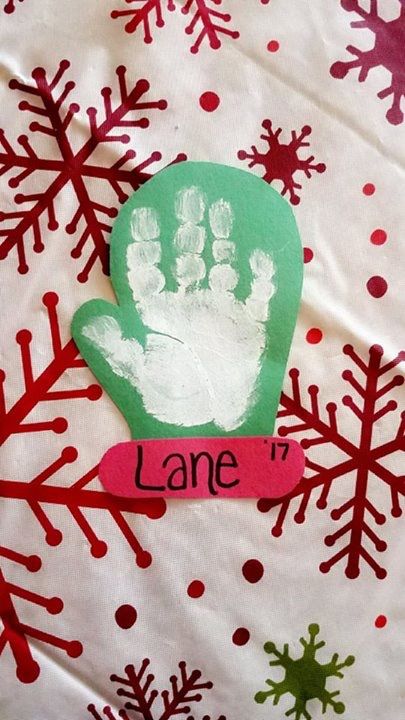 Christmas winter craft for kids. Handprint mittens 🧤❄️⛄️ Great craft for home, in the classroom, & gift giving! Handprint Winter Crafts For Kids, Mittens Crafts For Toddlers, Mitten Handprint Craft, Winter Craft For Babies, Christmas Artwork For Toddlers, Snow Mittens Craft, Winter Infant Art, Mitten Art Preschool, Mitten Crafts For Toddlers