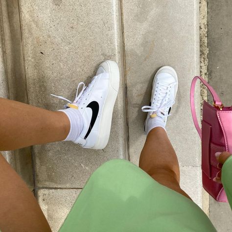 White Summer Sneakers, Platform Outfit, Nike Blazers Outfit, Nike Blazers, Nike Blazer Low, Trendy Shoes Sneakers, Blazer Low, Summer Sneakers, Aesthetic Shoes