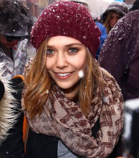 Elizabeth Olsen Christmas, Elizabeth Olsen Paparazzi, Olsen Scarlet Witch, Elizabeth Olsen Scarlet Witch, Scarlett Witch, Lizzie Olsen, Elizabeth Olsen, Girl Crushes, Scarlet Witch