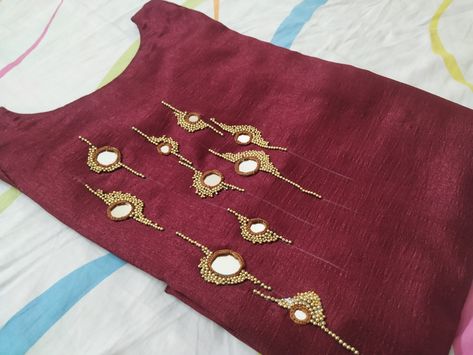 Mirror Work Churidar Designs, Mirror Work Neck Designs For Kurti, Mirror Work Churidar, Khatli Work Design Kurti, Mirror Work Embroidery Design, Simple Mirror Work, Mirror Work Kurti Design, Mirror Work Dress, Khatli Work