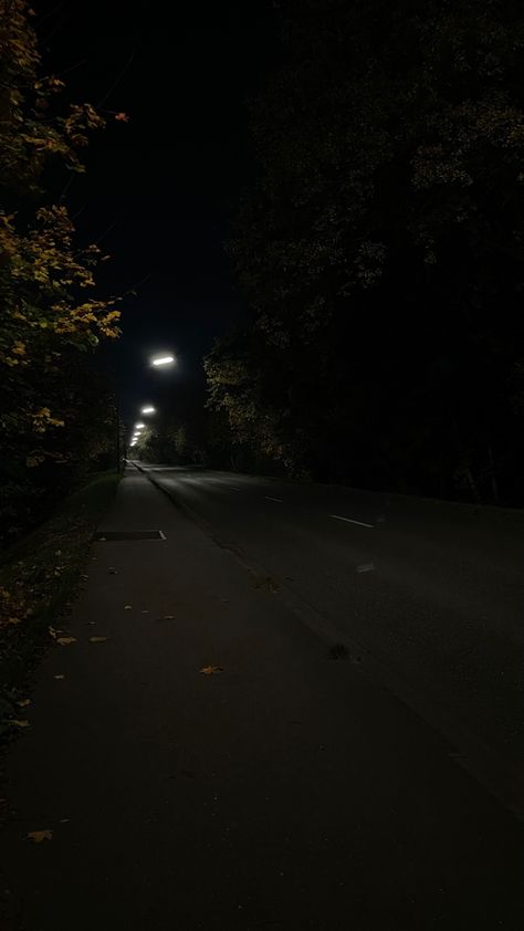 You see a Dark Night with a street and Trees. It’s Beautiful ❤️ Scary Asthetic Picture Wallpaper, Dark Places Wallpaper, Halloween Nature Wallpaper, Street Dark Night, Phone Backround Dark, Dark Gloomy Forest, Dark Forest Pictures, Dark Pics Aesthetic Black, Dark Outdoors Aesthetic