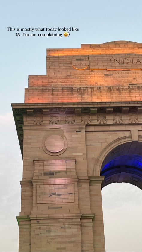 India Gate Snapchat Stories, India Gate Photography Poses, India Gate Aesthetics, Purani Dilli Aesthetic, India Gate Snap, Delhi Captions, Delhi Instagram Story, Indian Tourism, Delhi Tourism