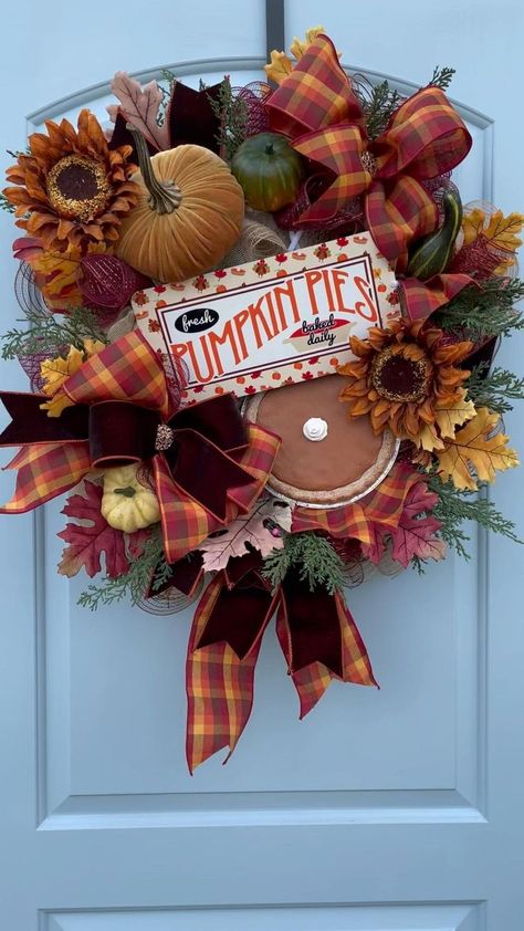 Pie Wreath, Fall Apartment Decor, Thanksgiving Entertaining, Fall Deco Mesh Wreath, Halloween Mesh Wreaths, Fall Deco Mesh, Fall Thanksgiving Wreaths, Homemade Wreaths, Fall Sewing