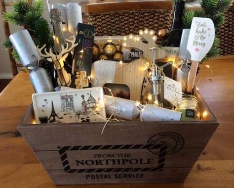 Christmas Hamper For Mum, Hamper Ideas Christmas, Christmas Hamper Ideas Diy, Xmas Hamper Ideas, Food Hamper Ideas, Christmas Eve Box Ideas For Adults, Hamper For Mum, Christmas Hamper Ideas, Diy Christmas Hampers