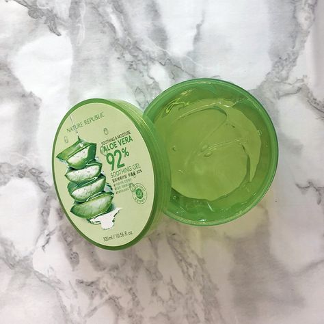 3 Ways to Use Aloe Vera Gel | Saccharine Soul Nature Republic Aloe Vera, Aloe Vera Gel Face, Aloe Vera For Skin, Healthy Life Hacks, Aloe Gel, Shower Routine, Gel Moisturizer, Lipstick Makeup, Aloe Vera Gel